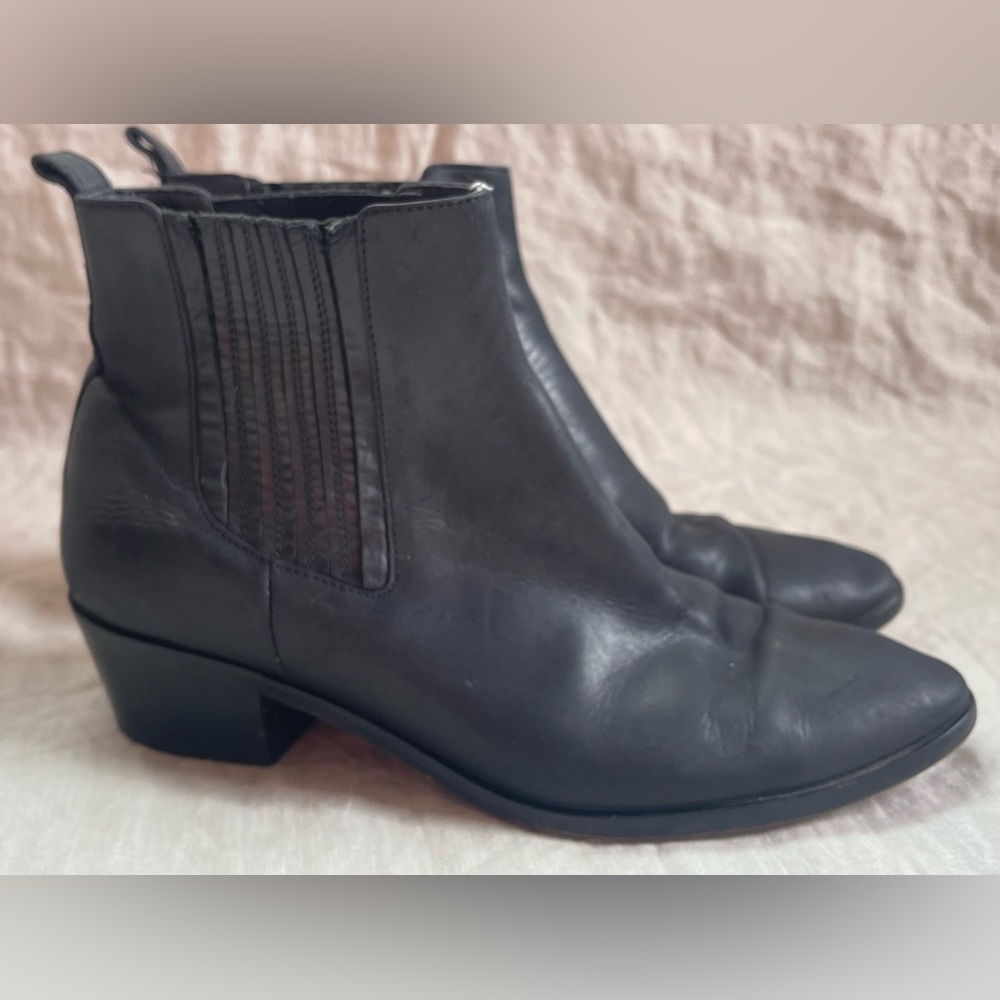 J. Crew Black Leather Chelsea Ankle Boot size 5.5 made in Italy.